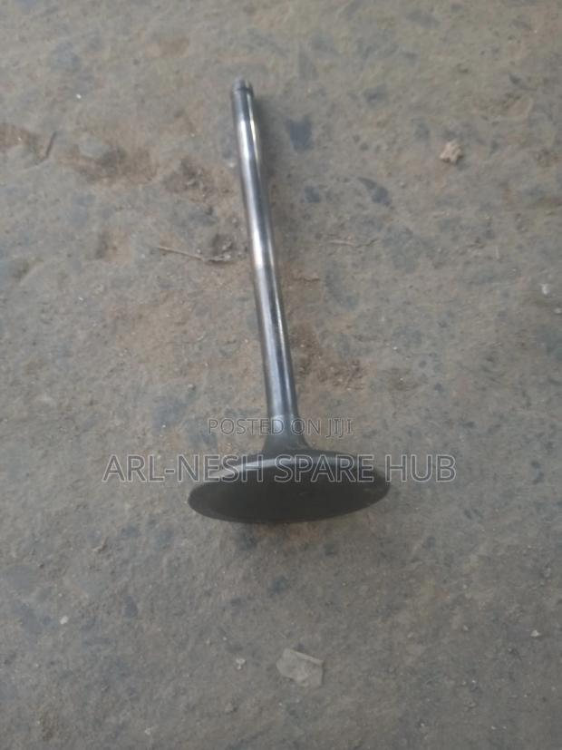 Subaru Engine Head Valves (Inlet and Exhaust)