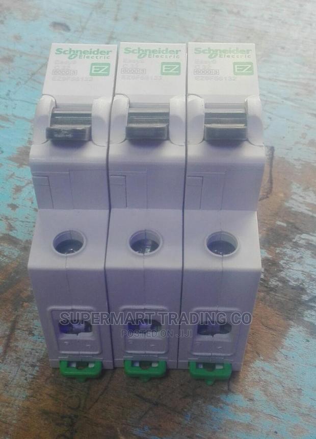 Scheneider Consumer Unit 4 Way - thumbnail 2