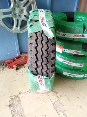 8.25R16 Sportrak Tire