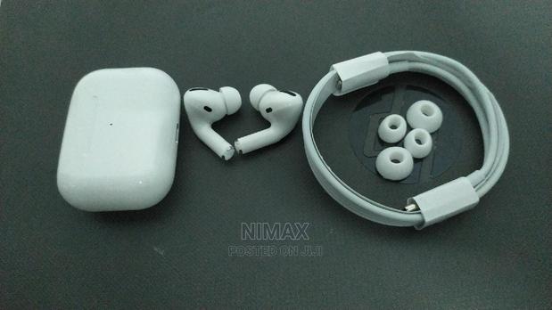 iPhone Airpods Pro - main view
