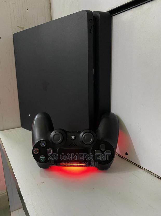 Ps4 Slim Pre Owned Very Clean - thumbnail 3