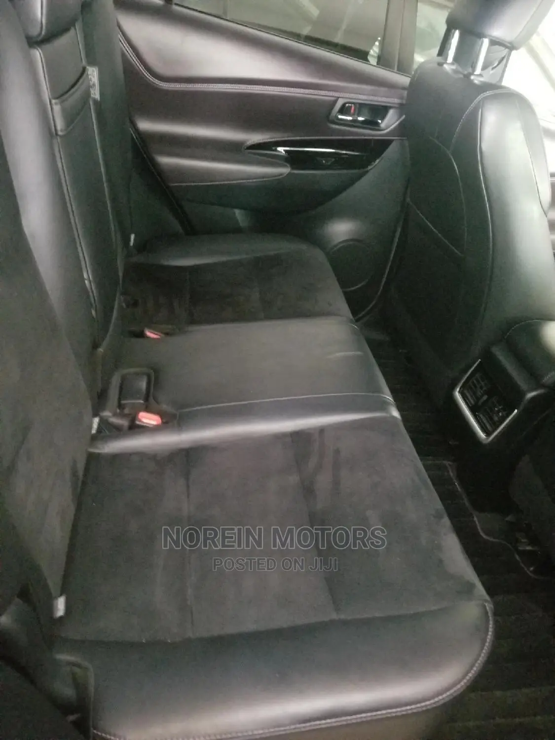Toyota Harrier 2.0 4WD 2015 Red