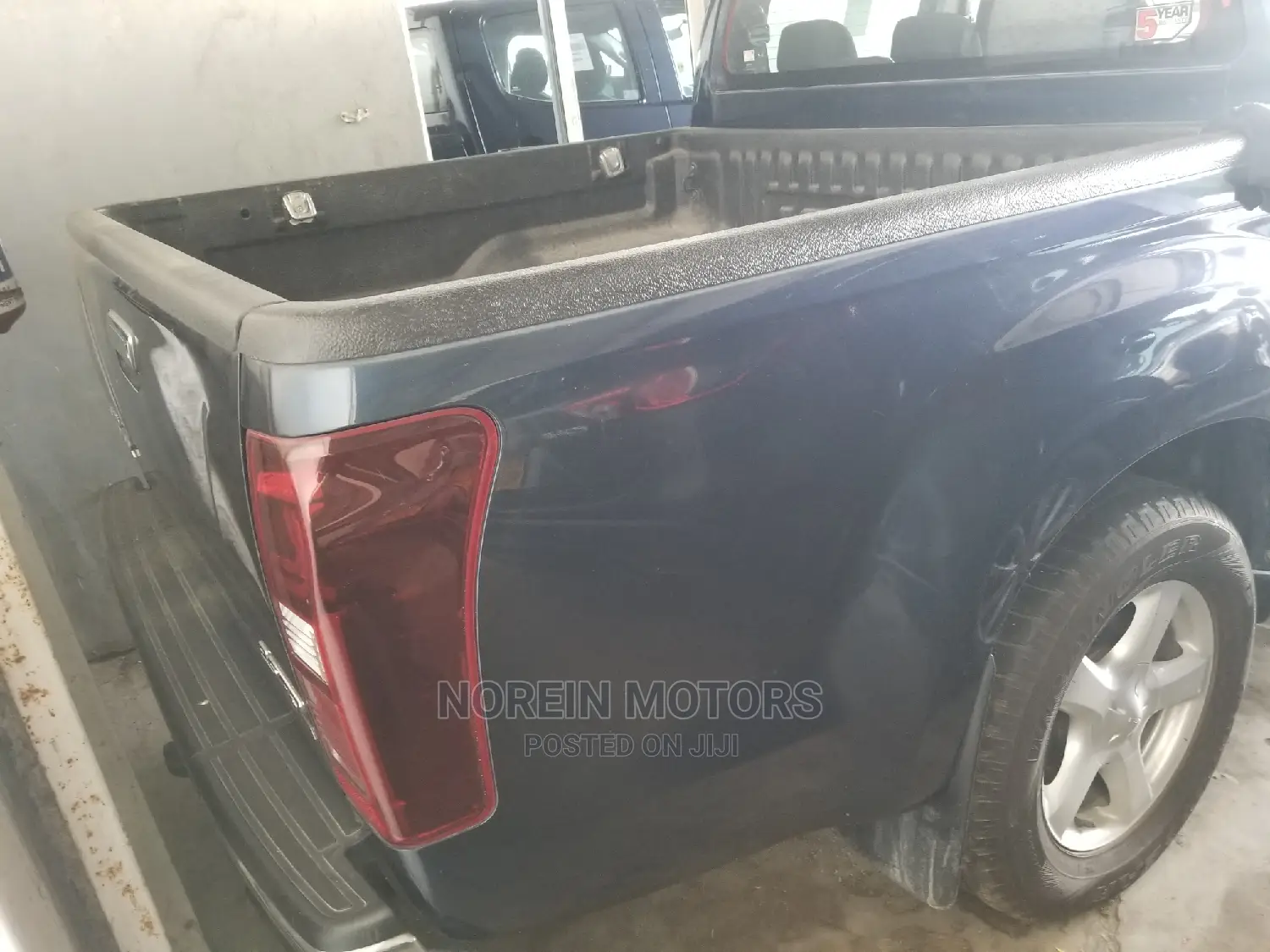 Isuzu D-Max 2015 Blue