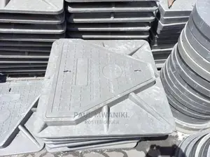 Composite Triangular Manhole Cover. (HEAVY DUTY)