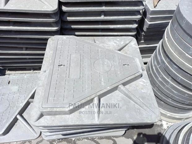 Composite Triangular Manhole Cover. (HEAVY DUTY)
