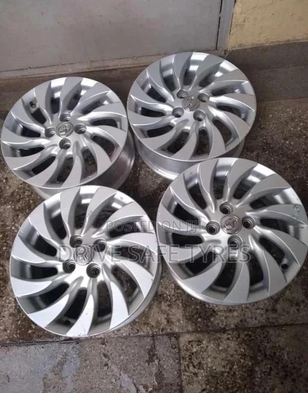 15 Inch Toyota Fielder ( Japan)