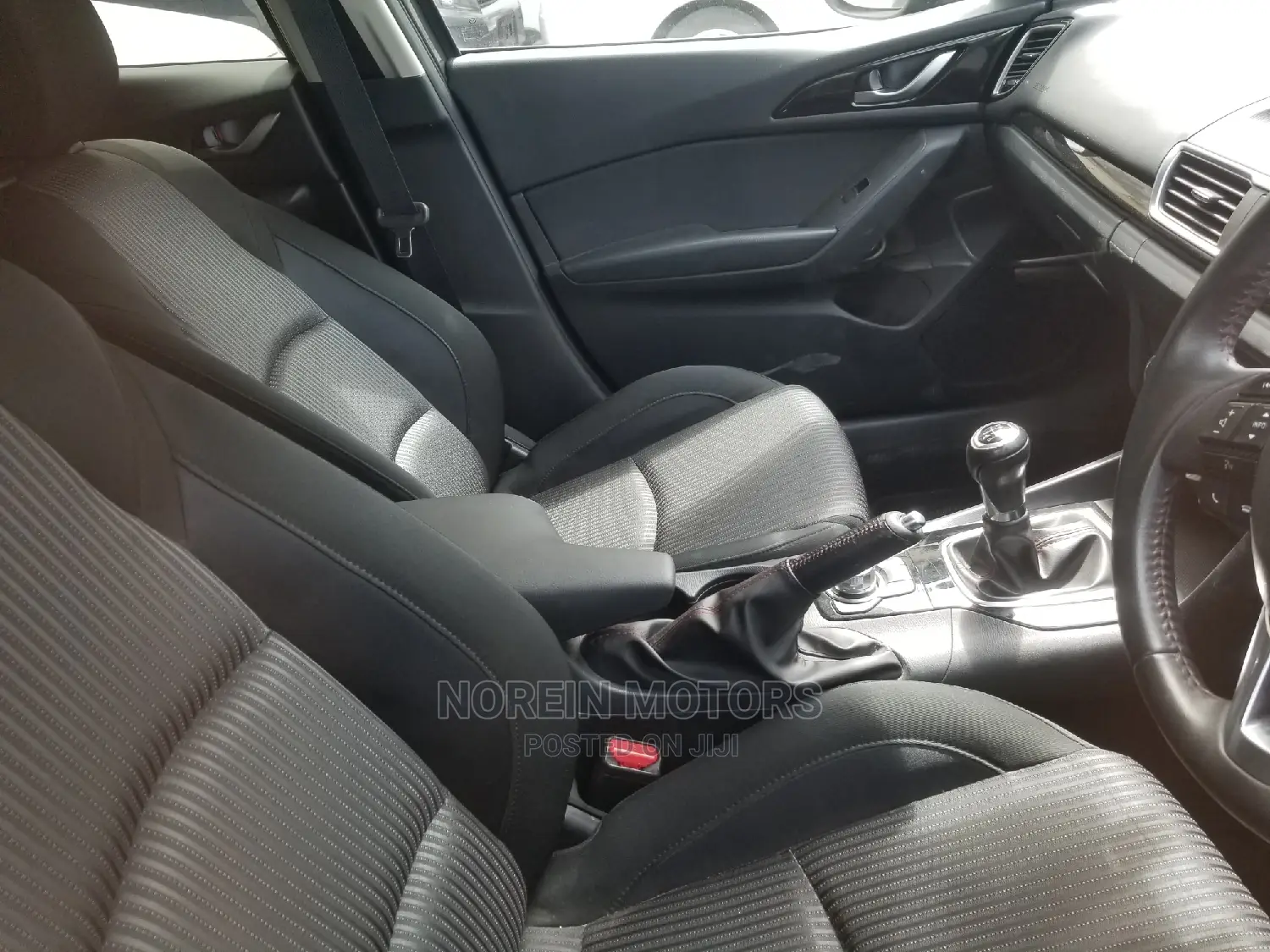 Mazda Axela 2015 Brown