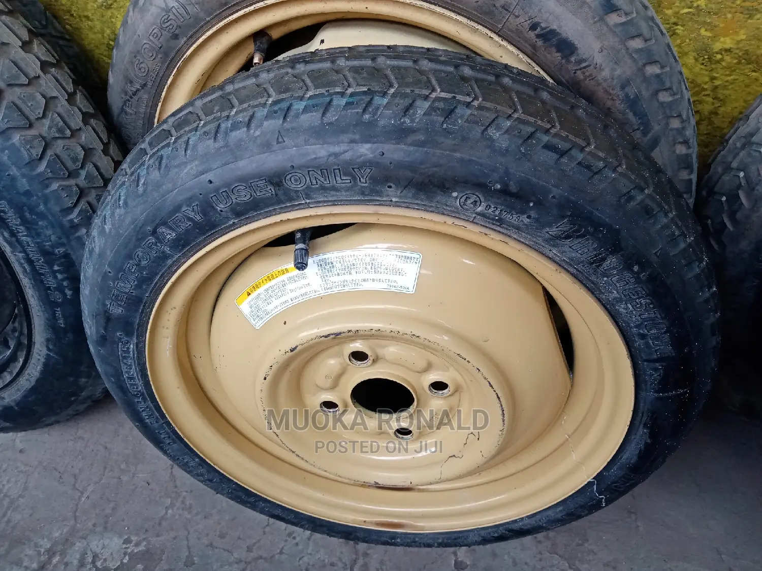Donut Tyre 14inch 4holes