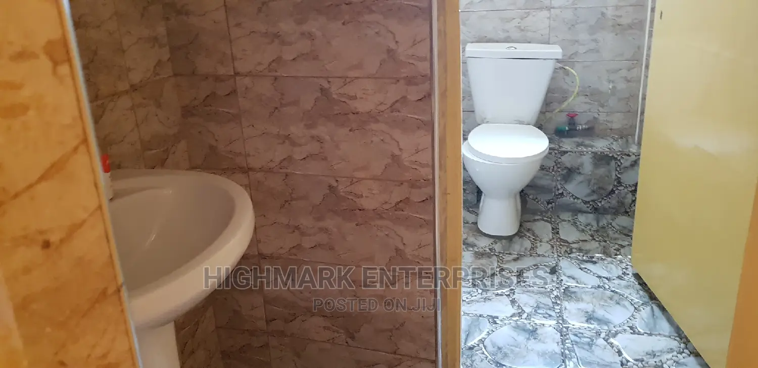 9000 Sq Feet Godown on Sale