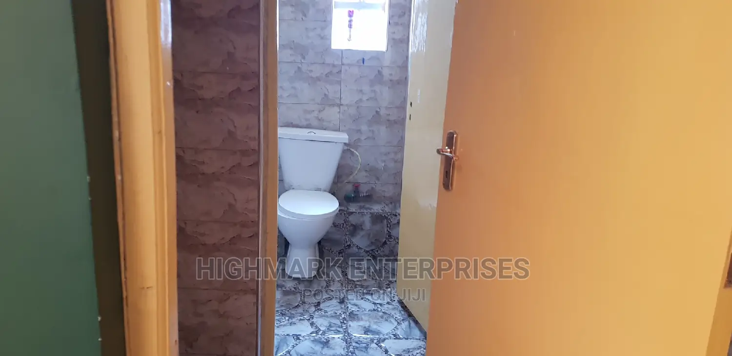 9000 Sq Feet Godown on Sale