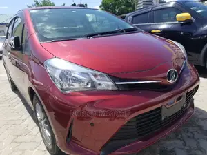 Toyota Vitz 1.0 FWD 5dr 2015 Red