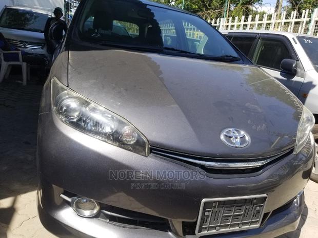 Toyota Wish 2016 Gray - main view
