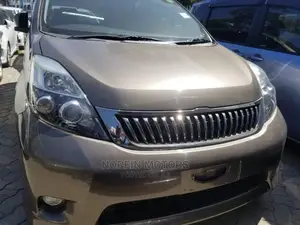 Toyota ISIS 1.8 Platana 2WD 2015 Gray