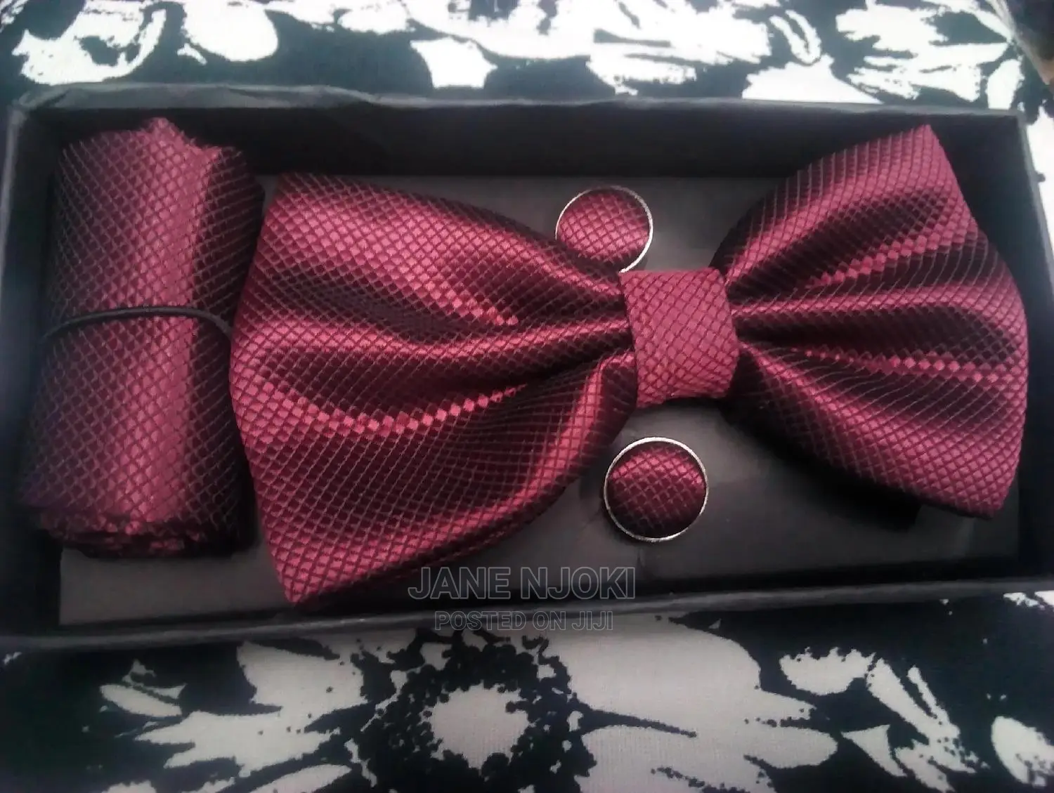 Burgad Bowtie