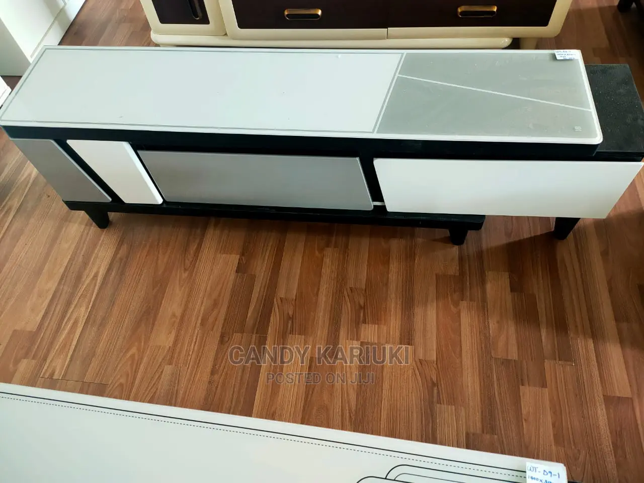 Extendable TV Stand