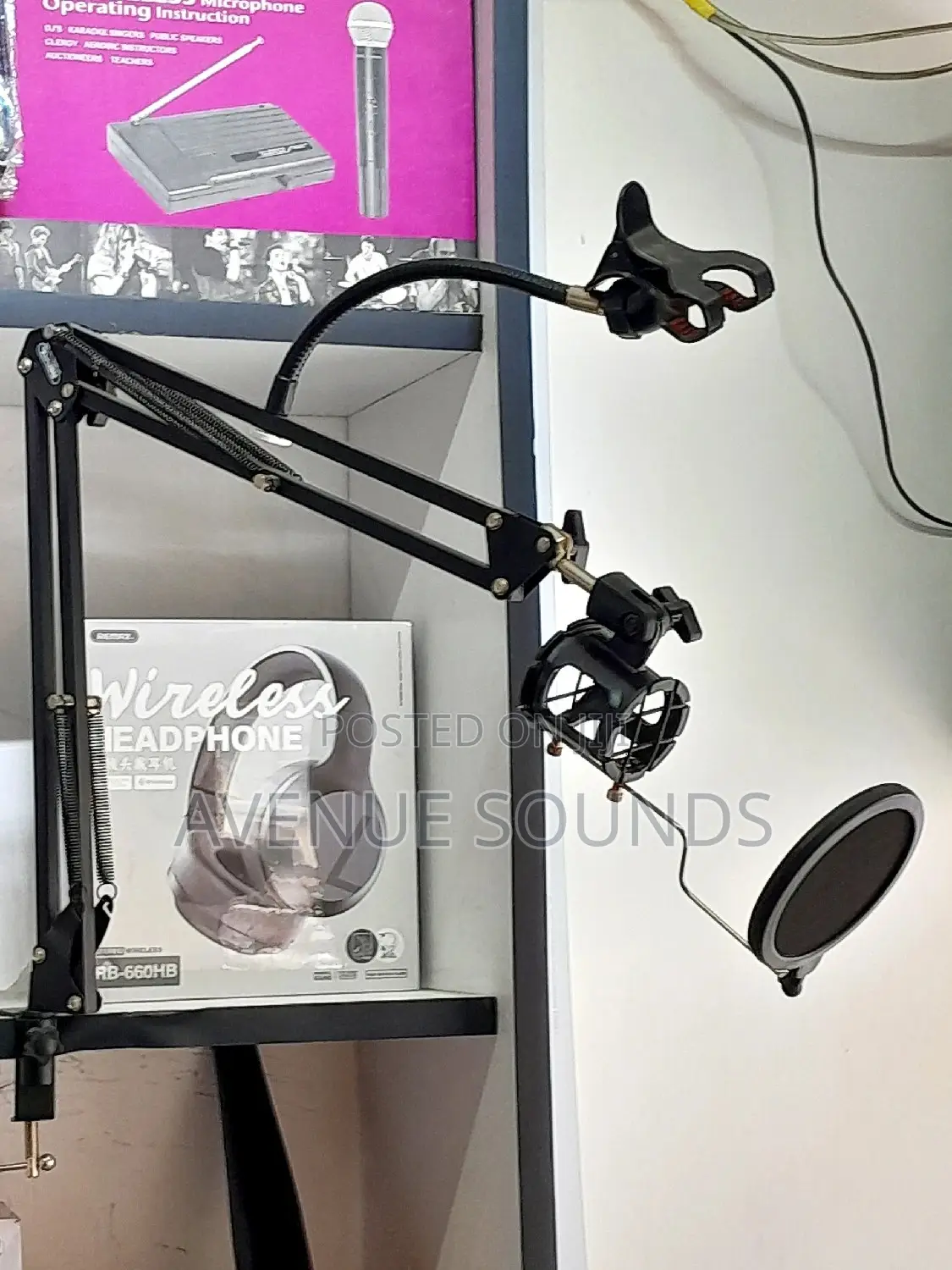 Gooseneck Phone Stand With Mic Holder and Pop Filter