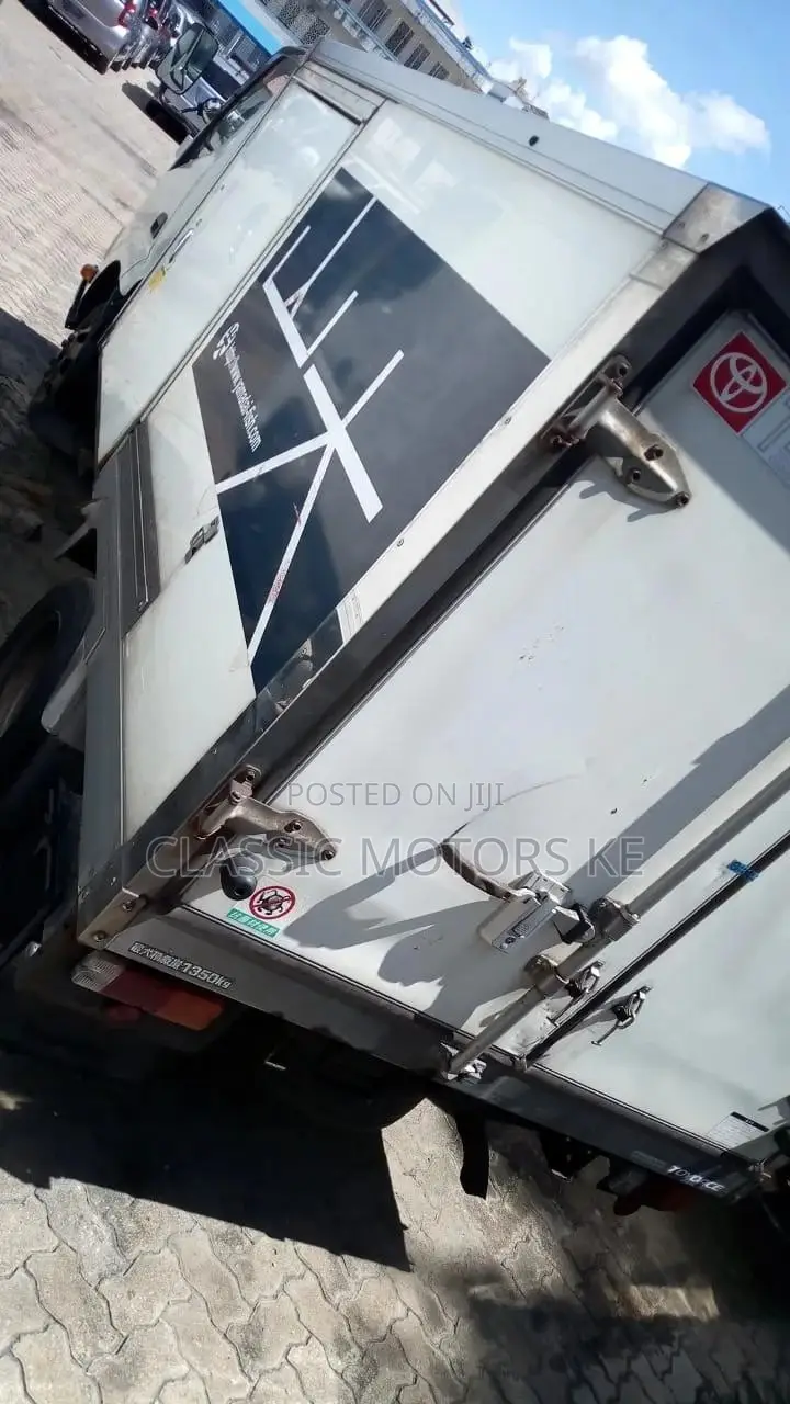 Toyota Dyna 2500cc Petrol Manual
