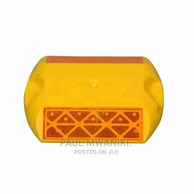 3M Reflector Plastic Road Stud Cat Eye (White/ Yellow)