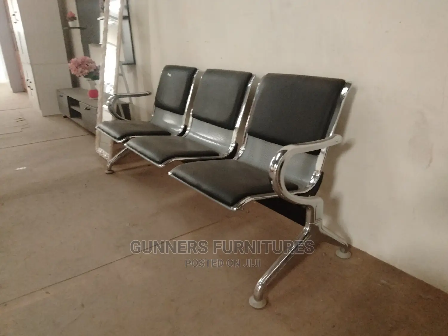 Airport Padded Link Chair.