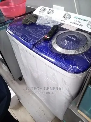 White Hisense Washing Machine 11kg Twin Tub.