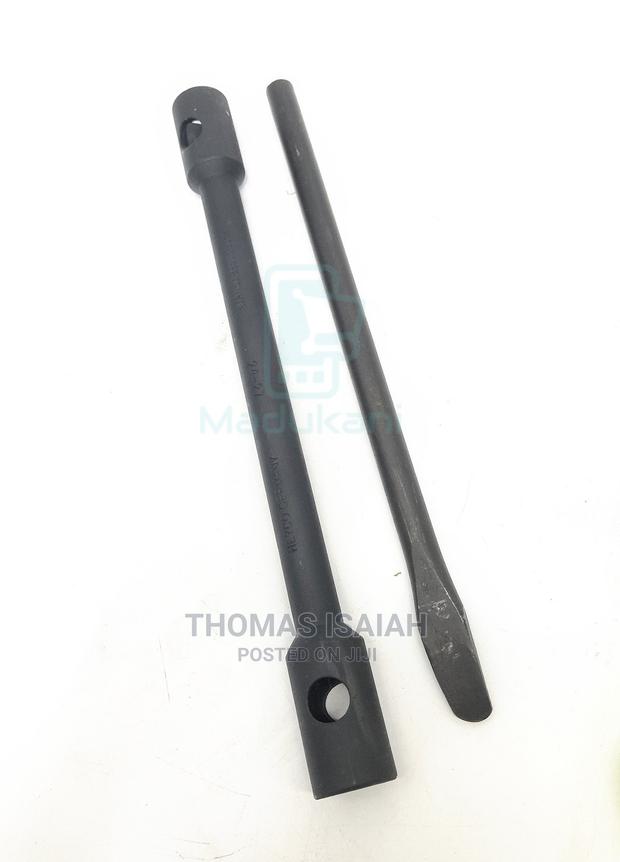 24 - 27 Canter Wheel Spanner Tyre Lever Combo