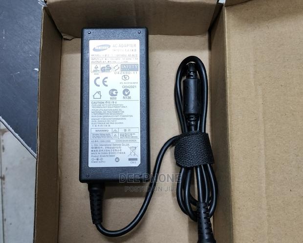 Samsung 19 v Laptop Adapter Charger - main view