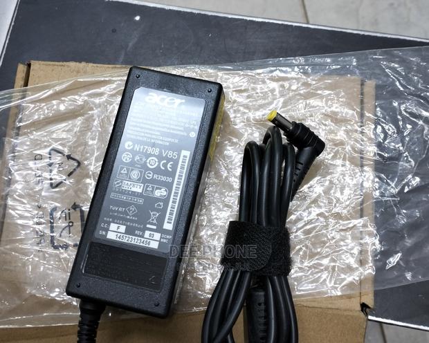 Accer 19 v Laptop Charger - main view