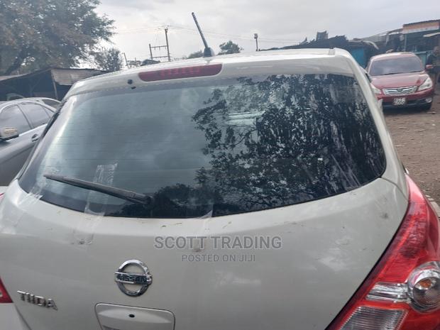 Nissan Tiida Hatchback Rear Windscreen - main view