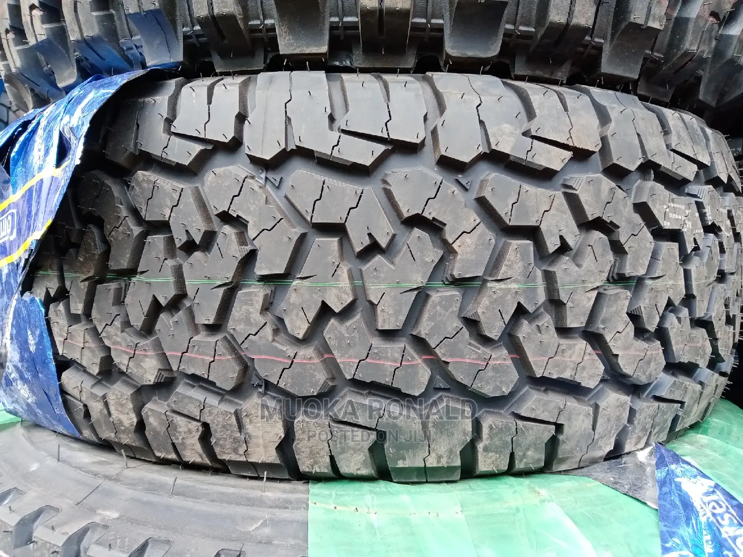 225/55r18 Comforser Tyre (A/T) With White Color