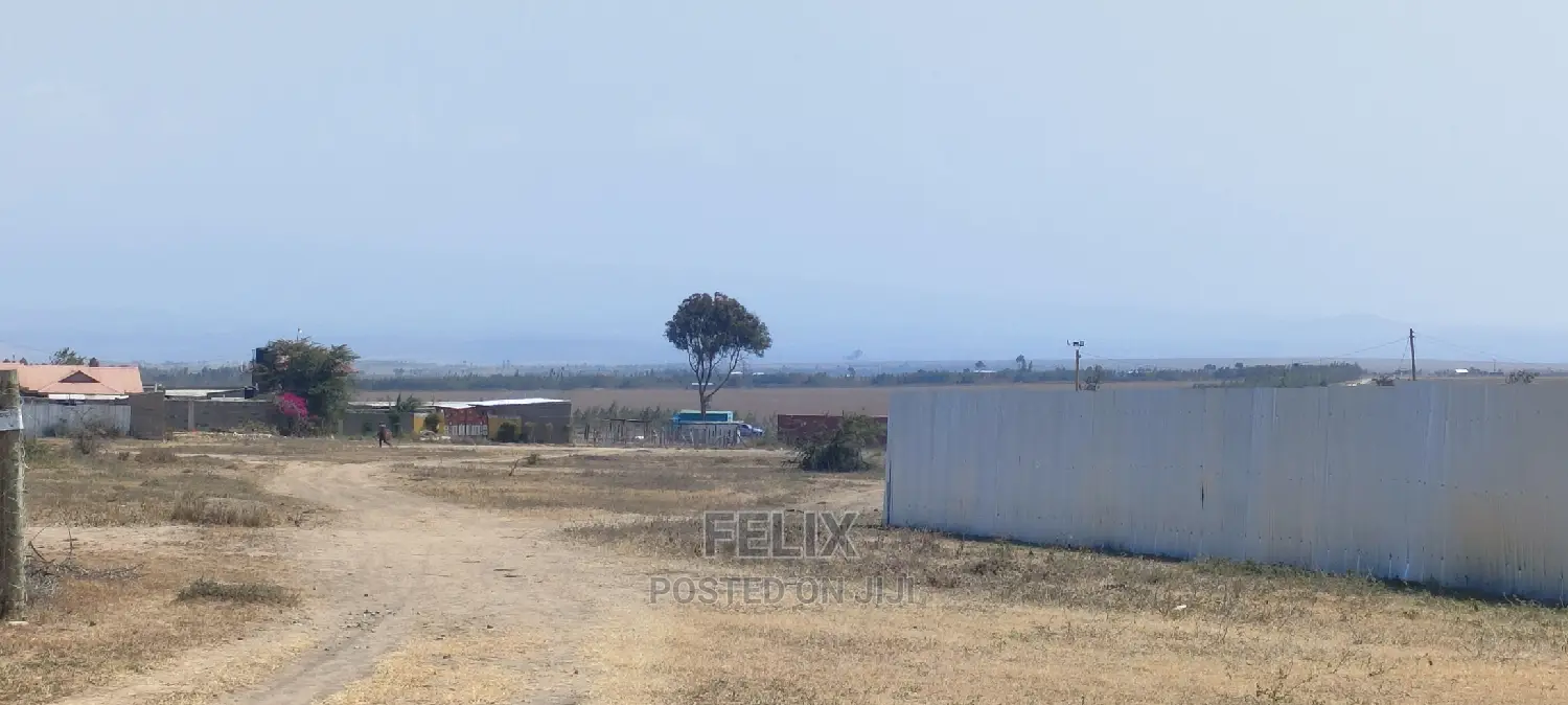 Narumoru/Nanyuki Highway 0.063 Ha