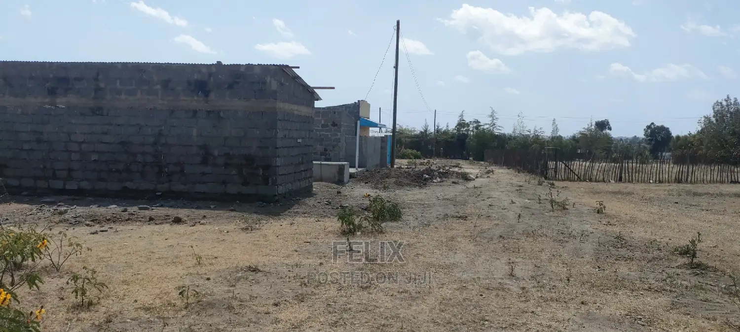 Narumoru/Nanyuki Highway 0.063 Ha