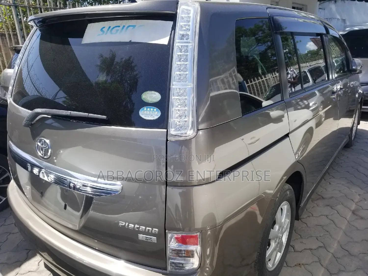Toyota ISIS 1.8 Platana 2WD 2015 Brown