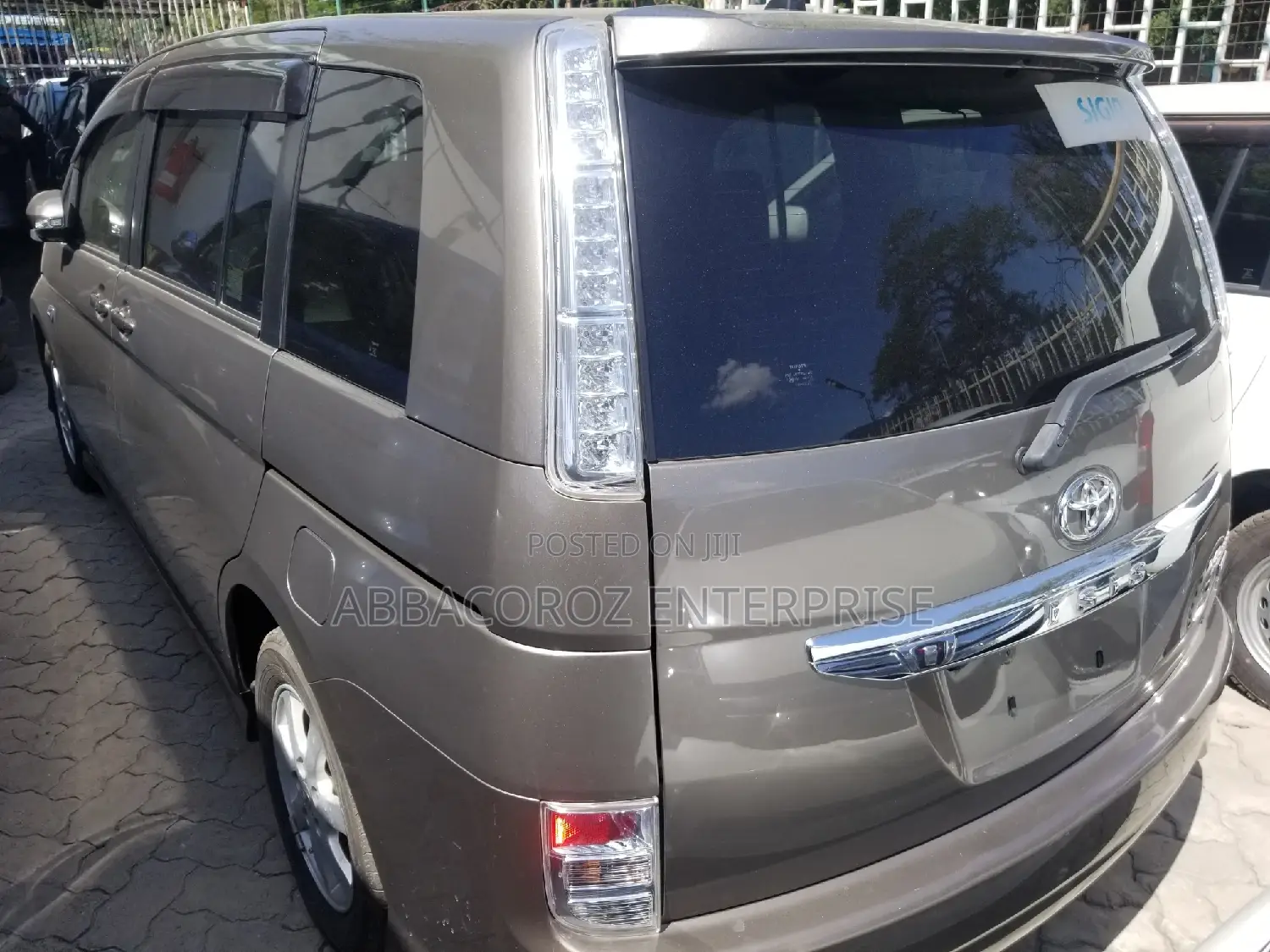 Toyota ISIS 1.8 Platana 2WD 2015 Brown