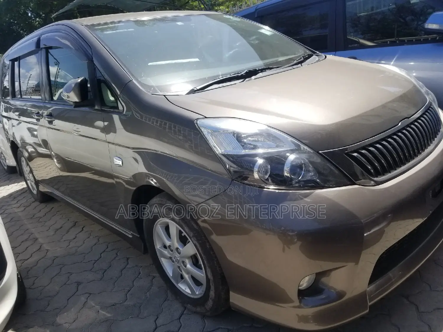 Toyota ISIS 1.8 Platana 2WD 2015 Brown