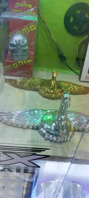Zinc Alloy Luxury Bonnet Stand Flying Horse Logo
