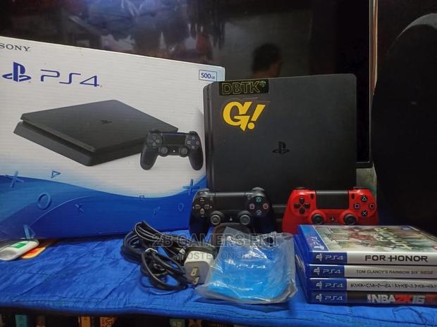 Play Station 4, Used at Home - main view