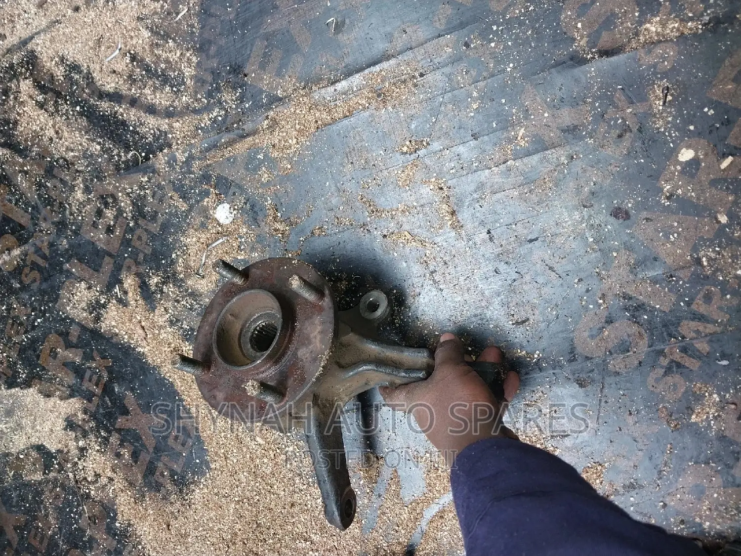 Front Hub Nissan B15
