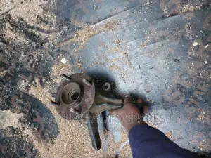 Front Hub Nissan B15