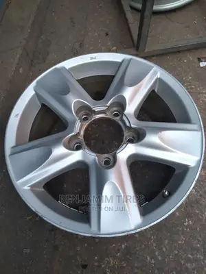 Original Rim Size 18 Inch 5 Holes for Landcruiser V8.
