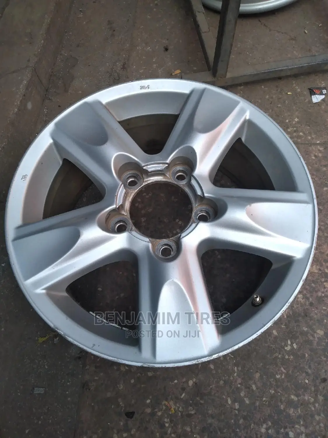 Original Rim Size 18 Inch 5 Holes for Landcruiser V8.