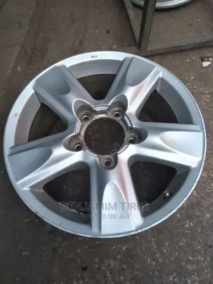 Original Rim Size 18 Inch 5 Holes for Landcruiser V8.