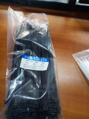 Black Nylon Cable Tie 200mm - thumbnail 2