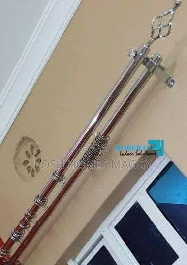 Gold Extendable Curtain Rod - main view