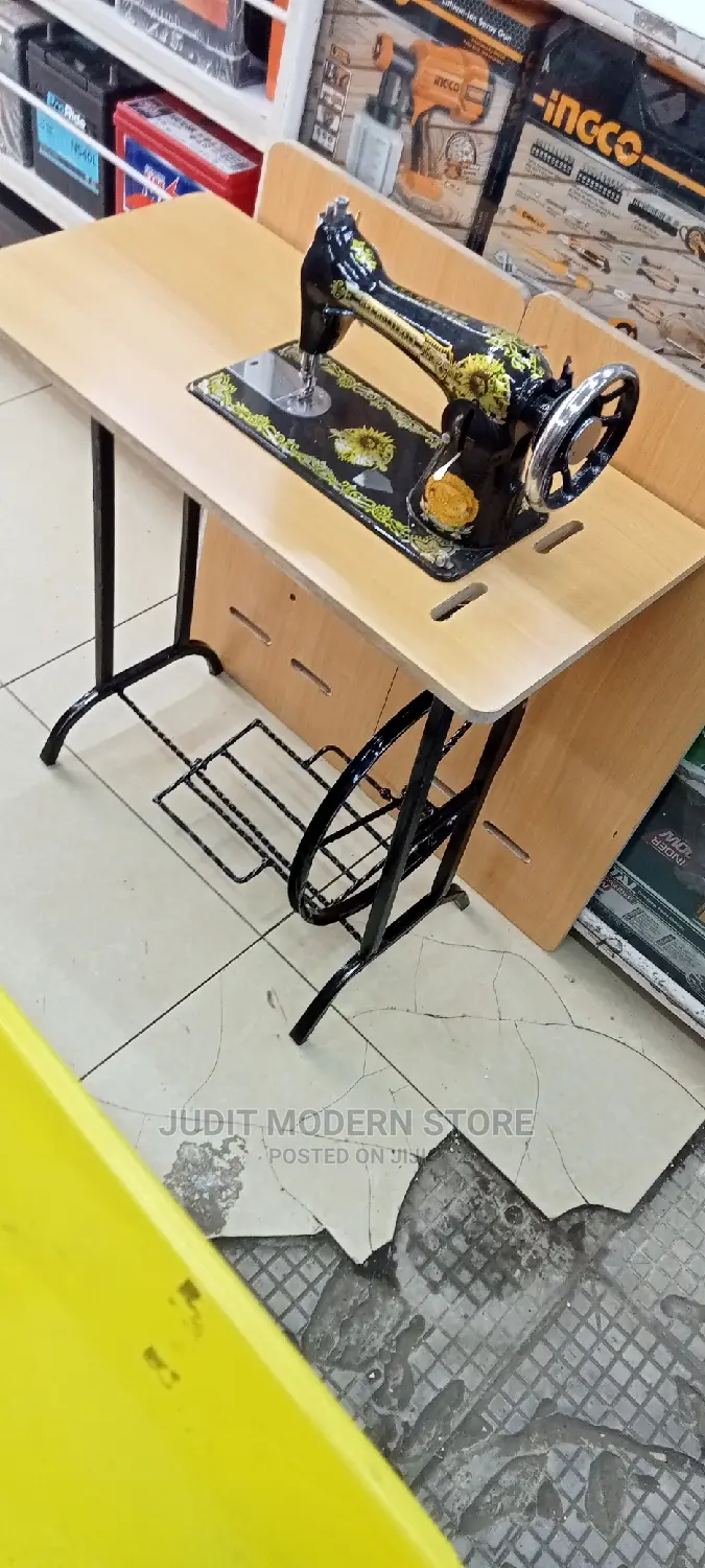 Bee Butterfly Sewing Machine With Table
