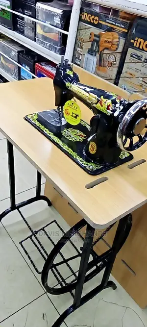 Sincere Sewing Machine With a Local Table