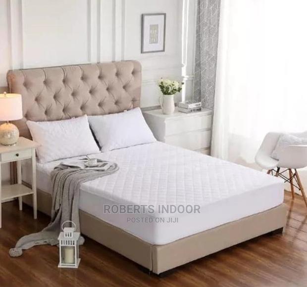White 4*6 Matress Protector - main view