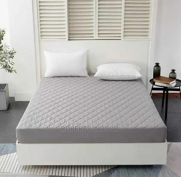 Grey 3*6 Mattress Protector - main view