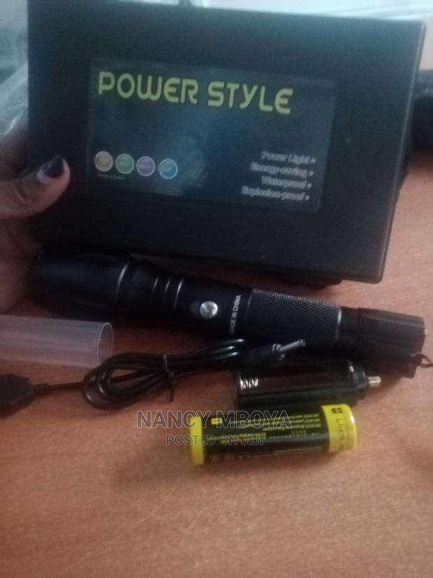 Zoomable Rechargeable Torch