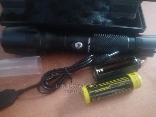 Zoomable Rechargeable Torch - thumbnail 2