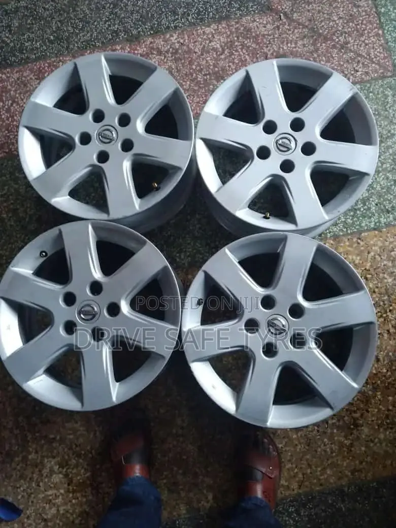 15 Inch Nissan Rims Set ( Tiwan)